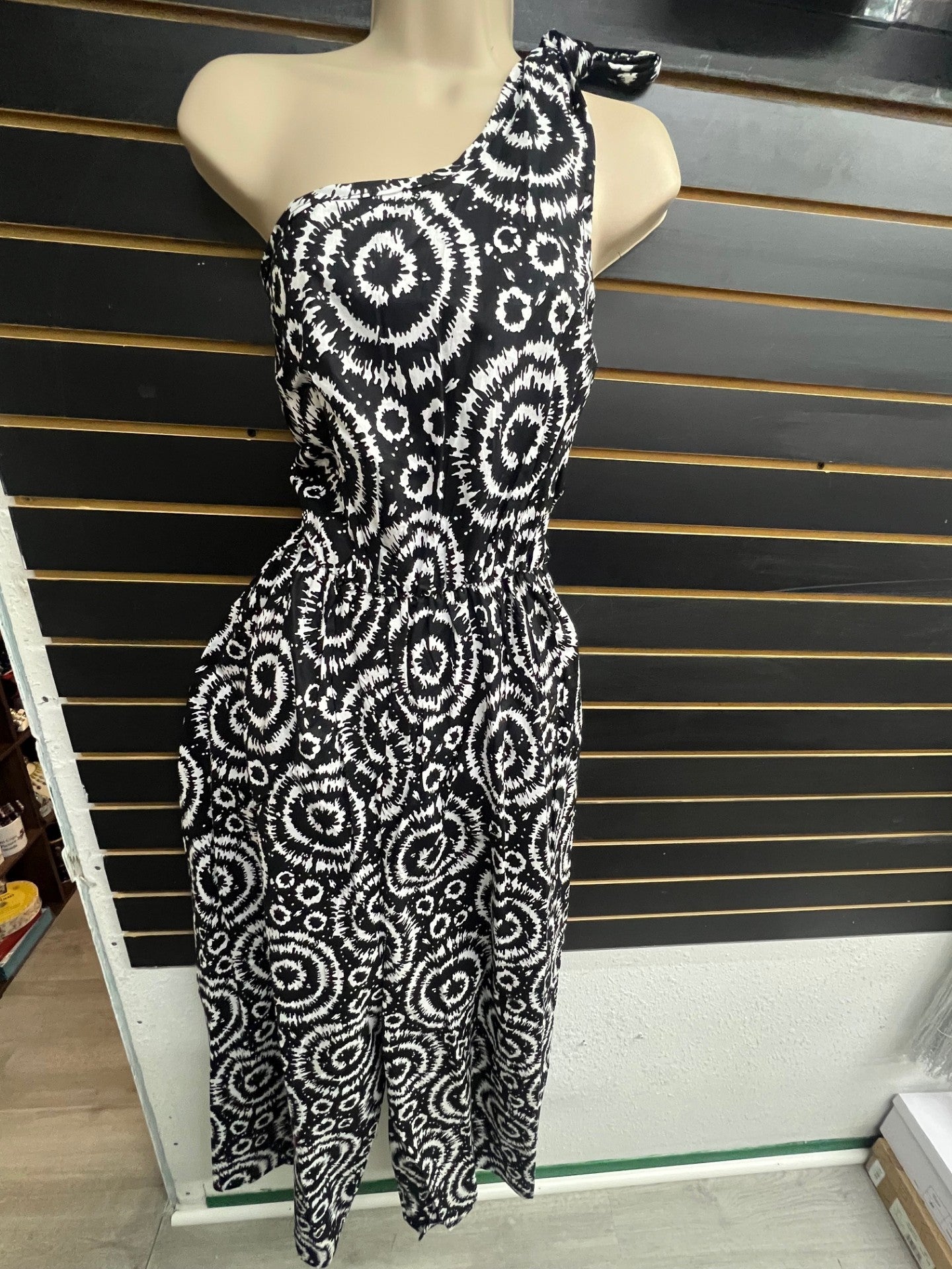 ONE SHOULDER JUMPSUIT