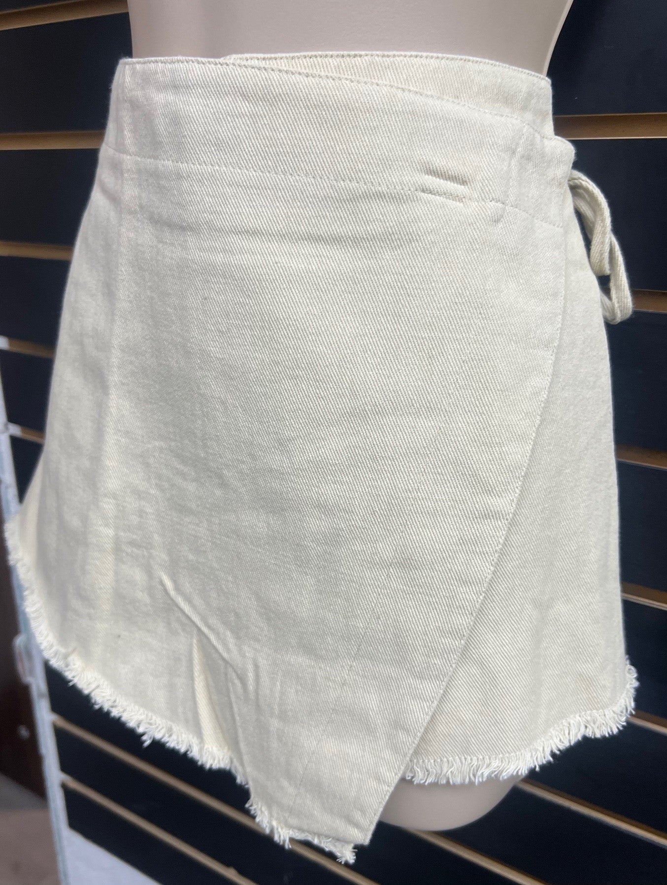 URBAN EDGE MINERAL WRAP SKORT