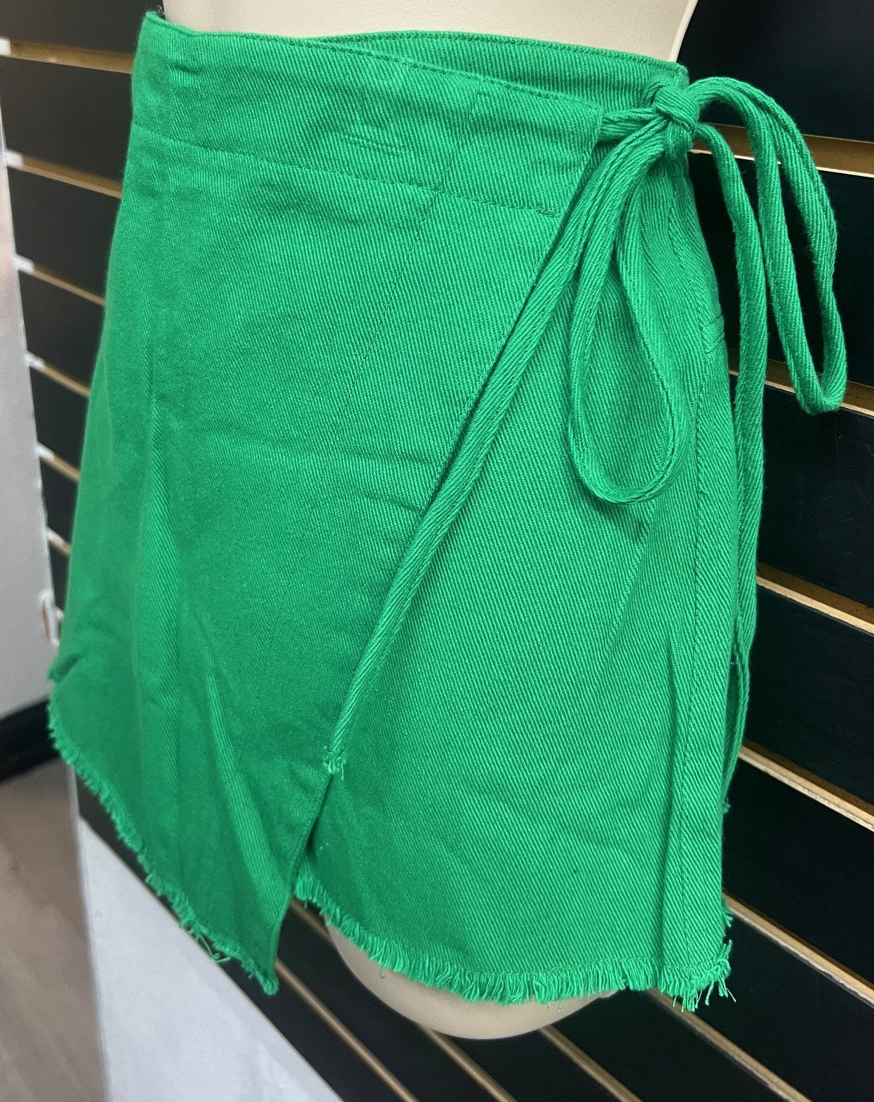 URBAN EDGE MINERAL WRAP SKORT