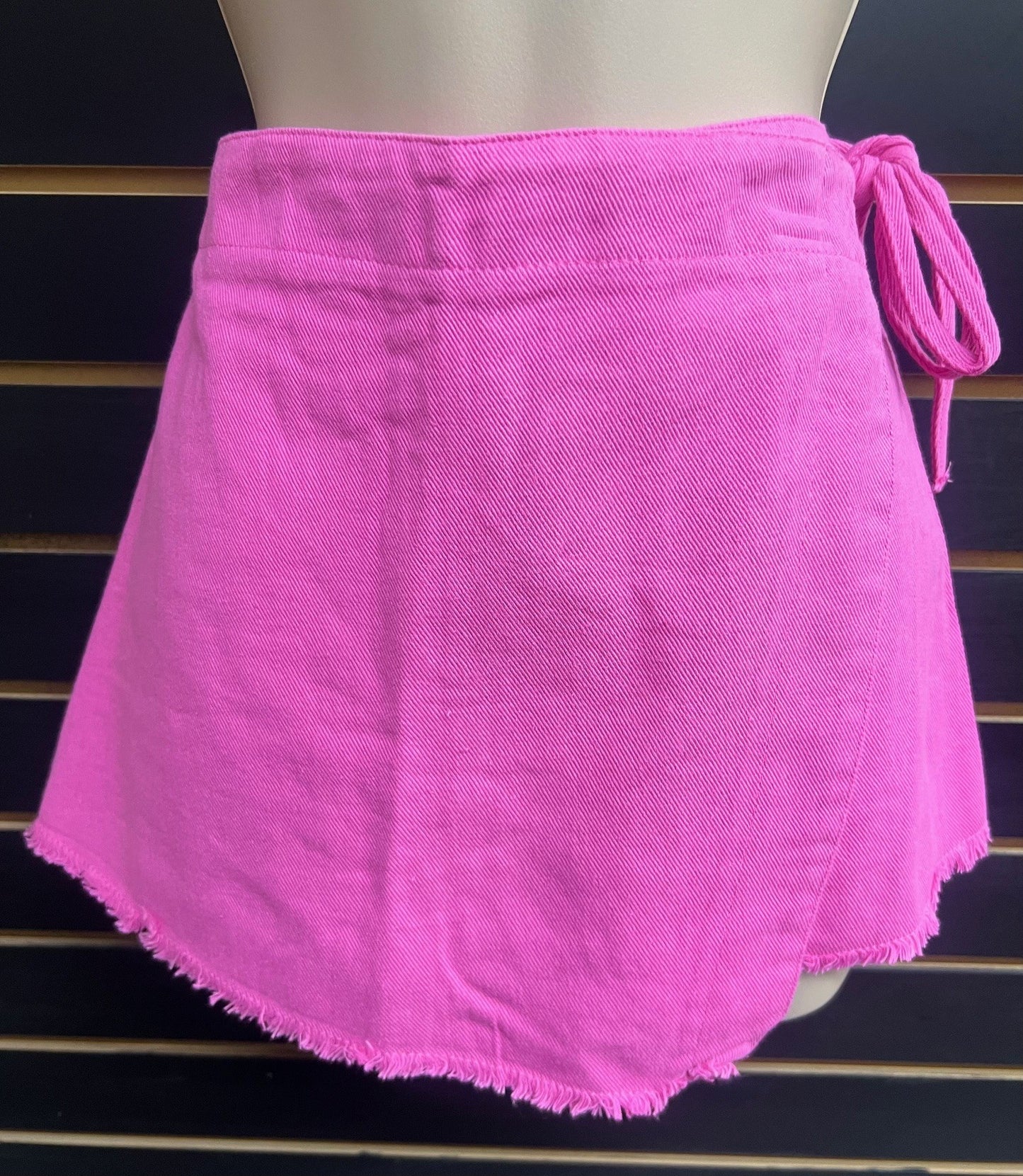 URBAN EDGE MINERAL WRAP SKORT
