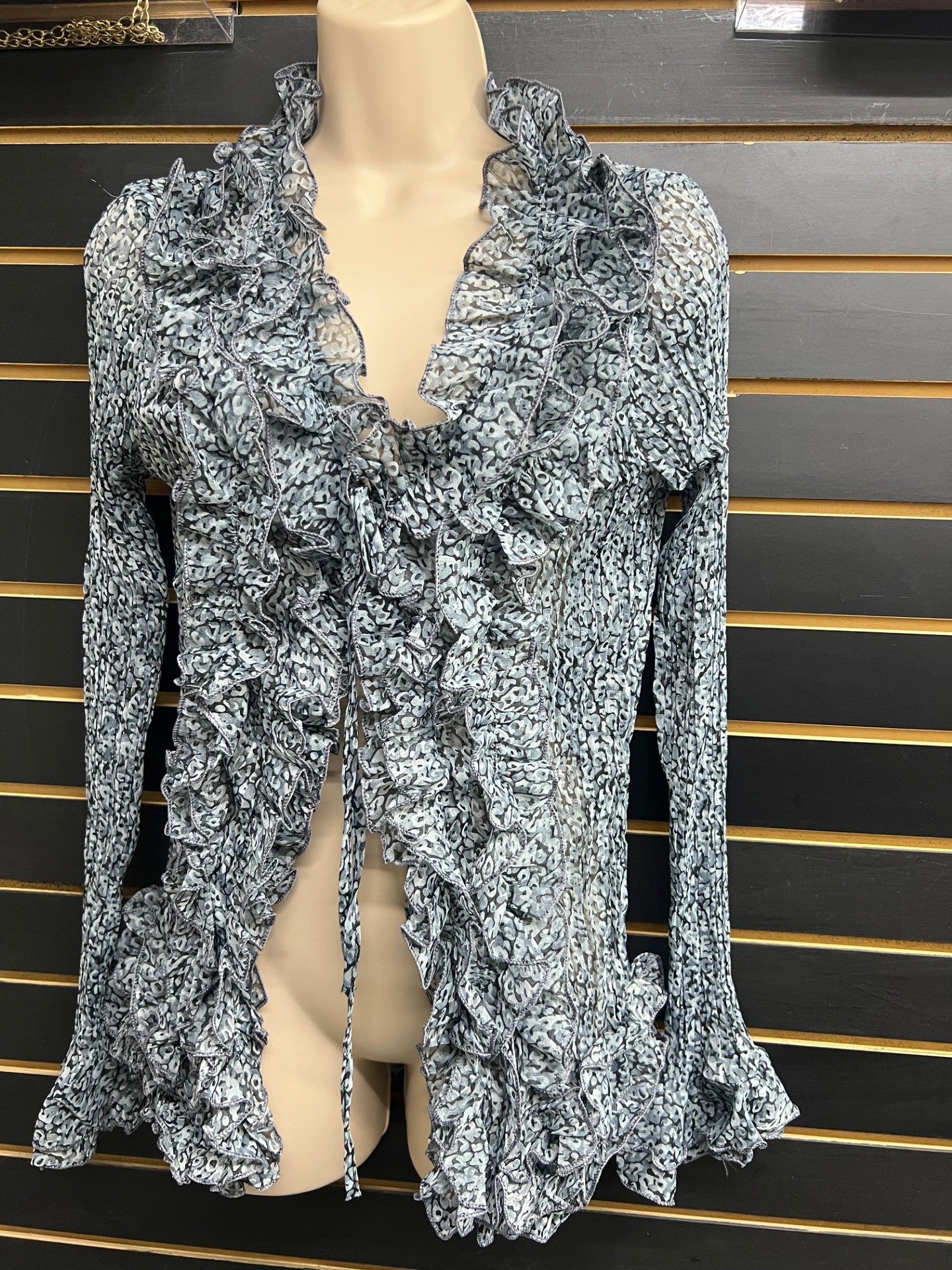 LOVELESS RUFFLE