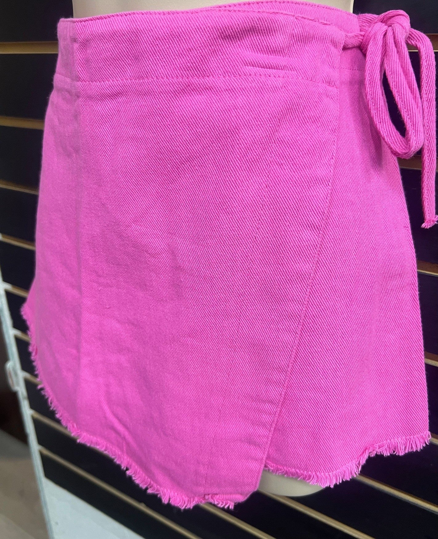 URBAN EDGE MINERAL WRAP SKORT