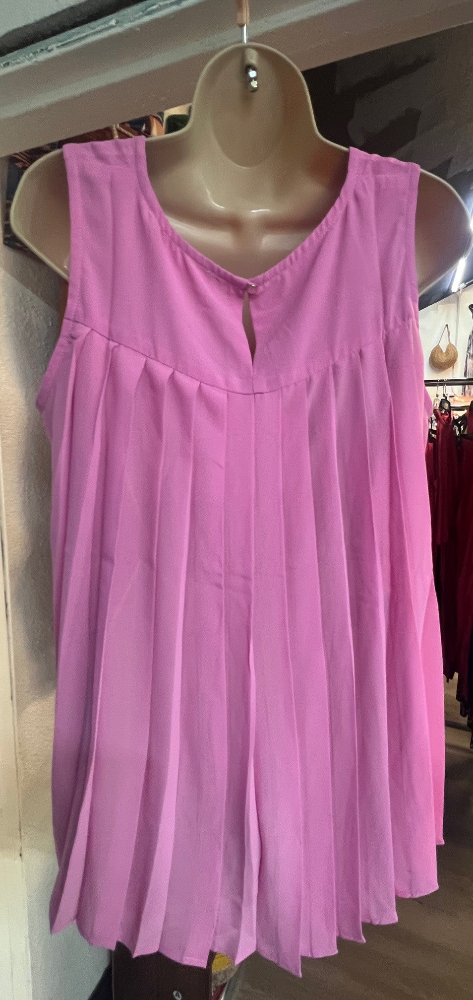 EESOME BACK PLEAT TANK